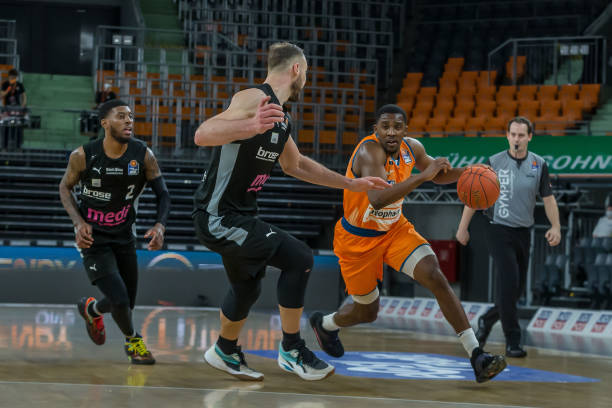 年轻锋线的 年轻锋线的