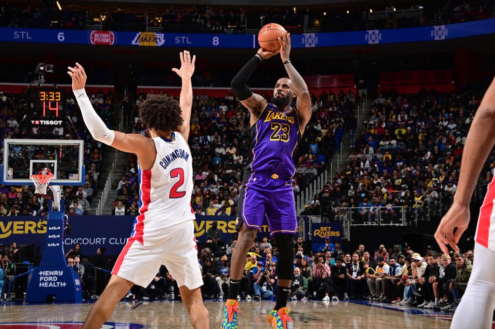 各方目光聚 各方目光聚